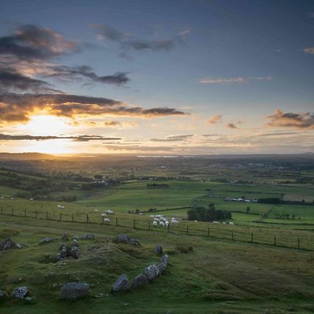 Millbrook Loughcrew Megalithic Hostel מראה חיצוני תמונה