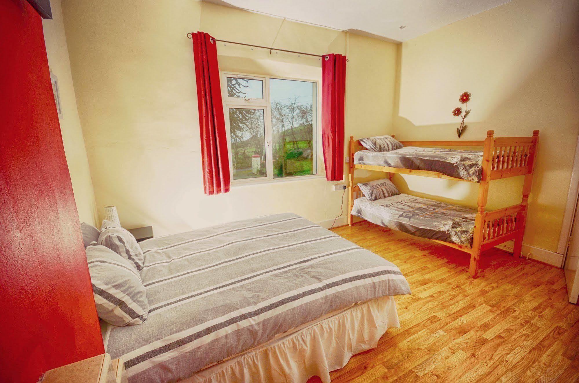 Millbrook Loughcrew Megalithic Hostel מראה חיצוני תמונה